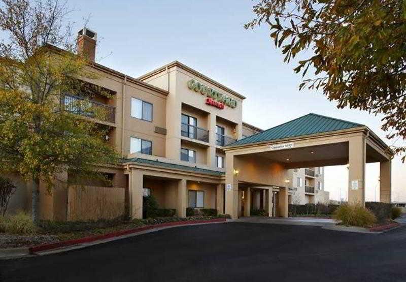Courtyard By Marriott Tulsa Central Extérieur photo