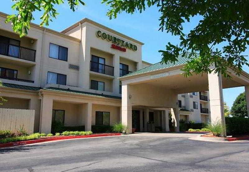 Courtyard By Marriott Tulsa Central Extérieur photo