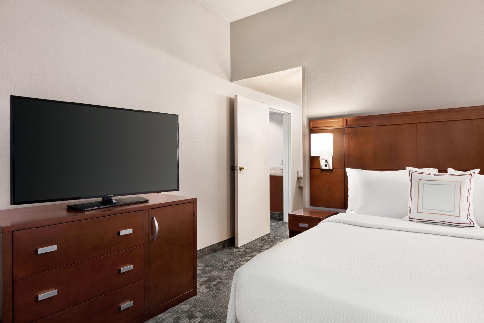 Courtyard By Marriott Tulsa Central Extérieur photo