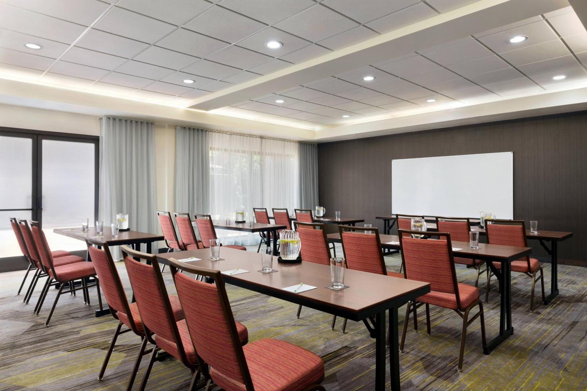 Courtyard By Marriott Tulsa Central Extérieur photo