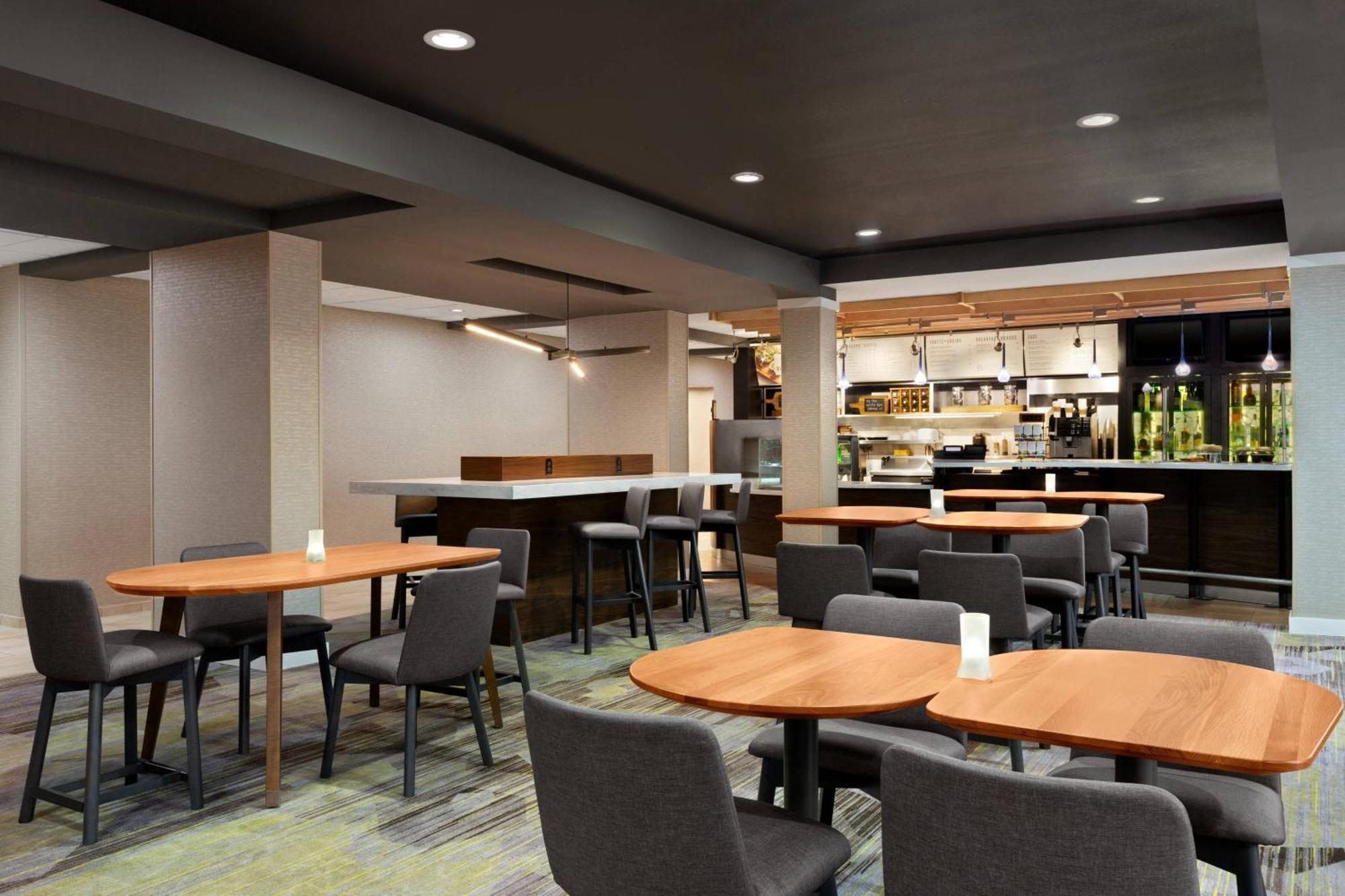 Courtyard By Marriott Tulsa Central Extérieur photo