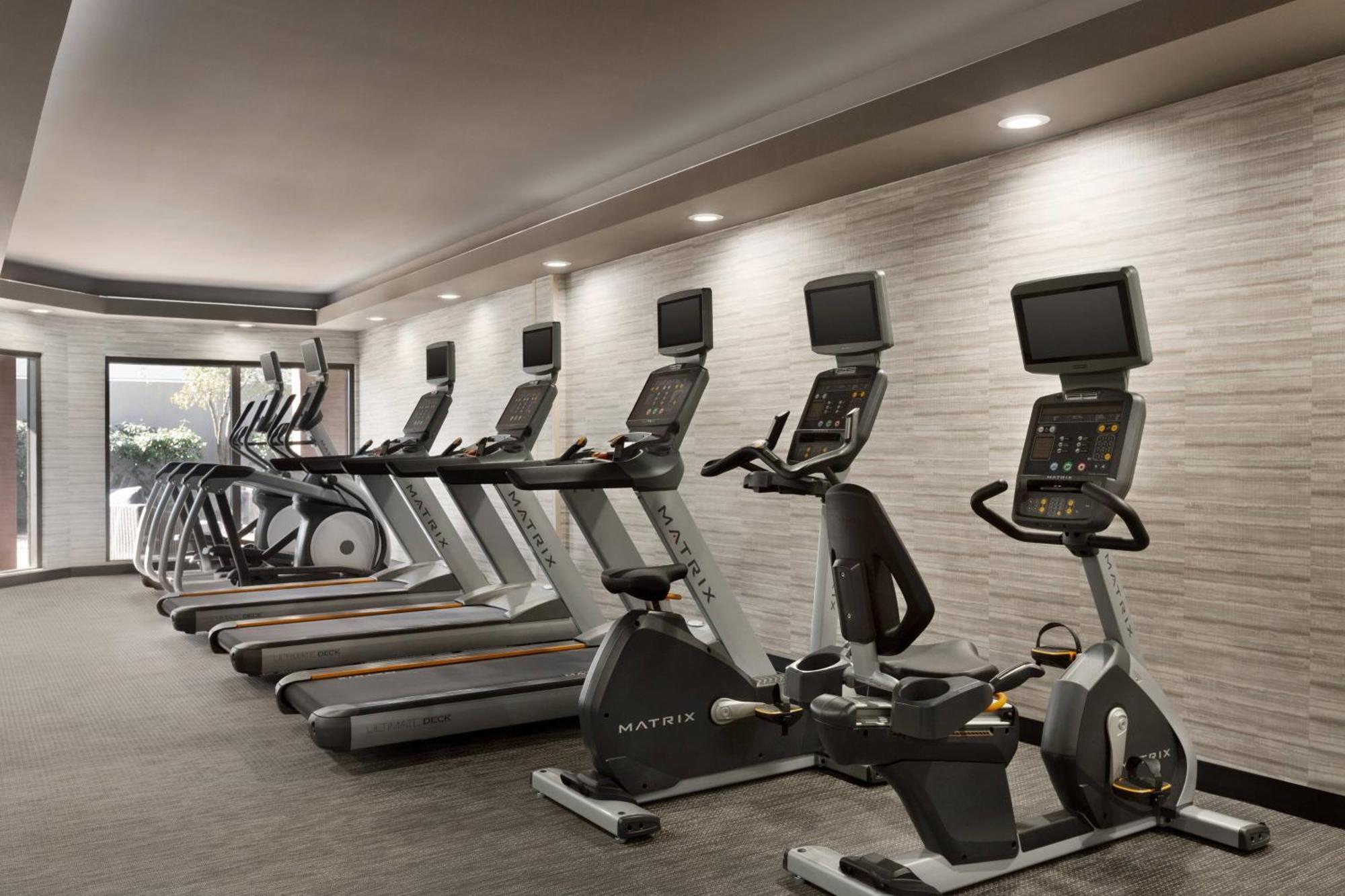 Courtyard By Marriott Tulsa Central Extérieur photo
